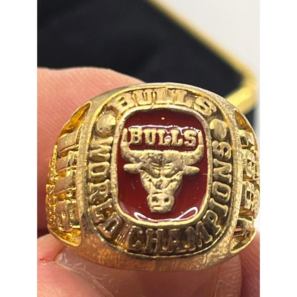 Chicago‎ Bulls 1991 World Champions NBA Miller Lite Beer Season Record Ring